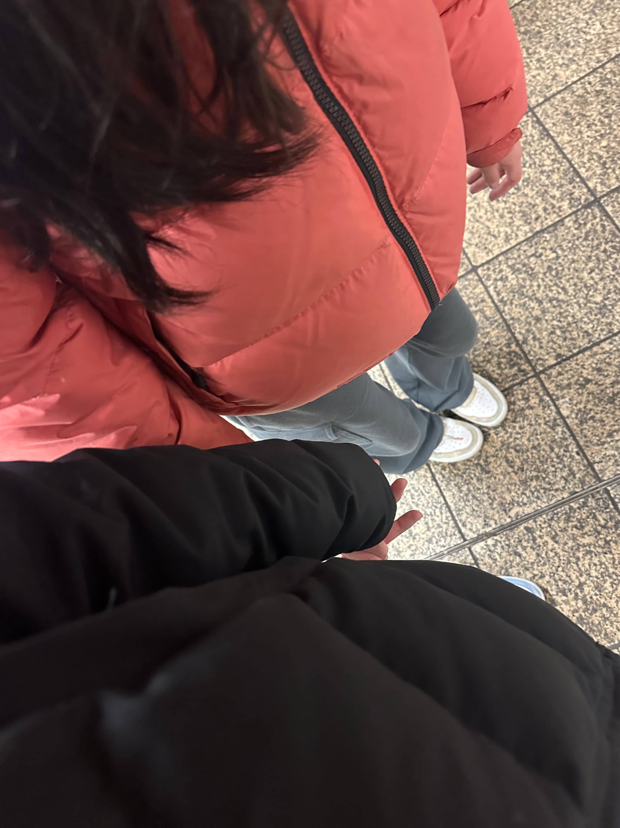 第一次牵手手 🥺